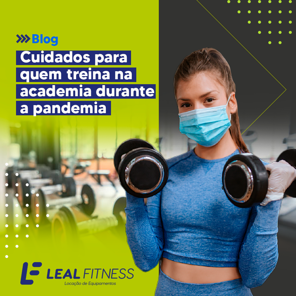 na imagem temos a frase do artigo: Cuidados para quem treina na academia durante a pandemia e uma moça segurando pesos nas mãos com uma mascara